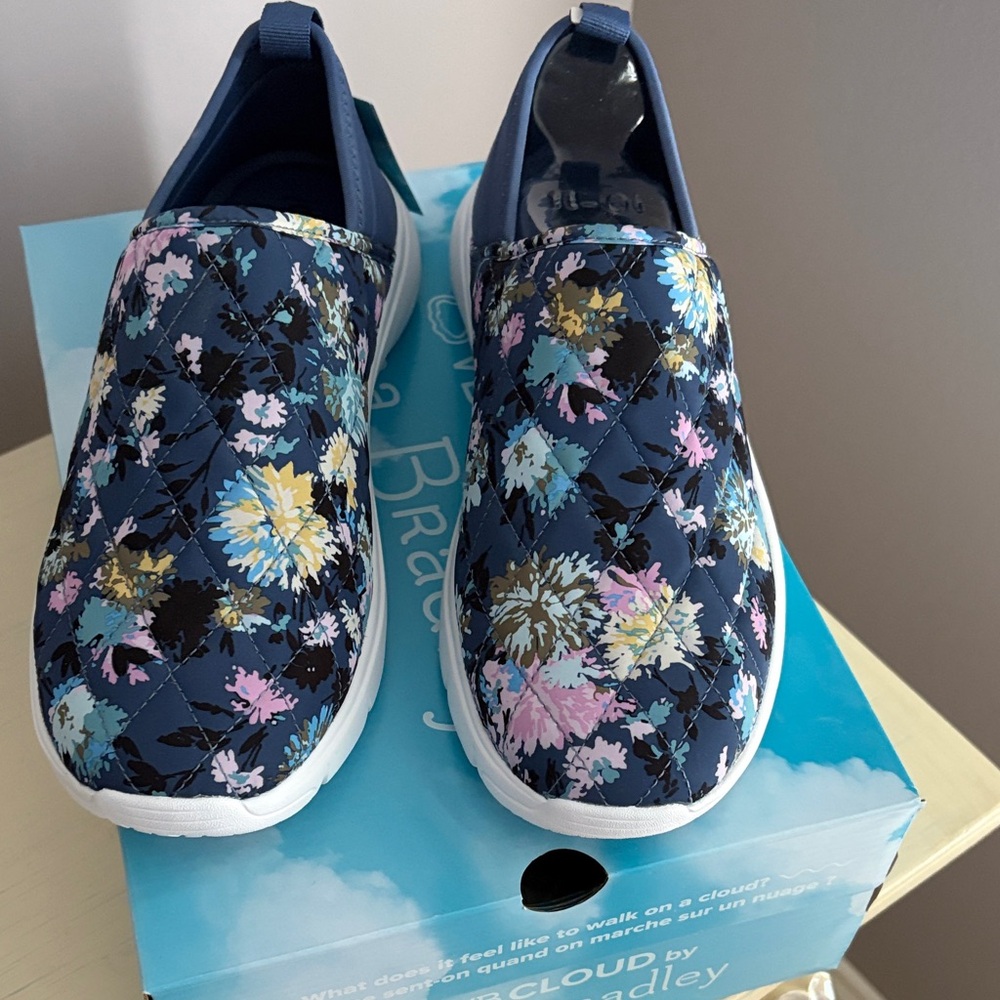 Size 10 NWT Vera Bradley Cloud Slip-Ons